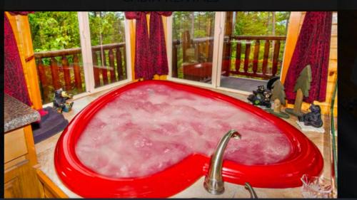 Bear Elegance - Theater Room, Secluded, Heart Shaped Tub!