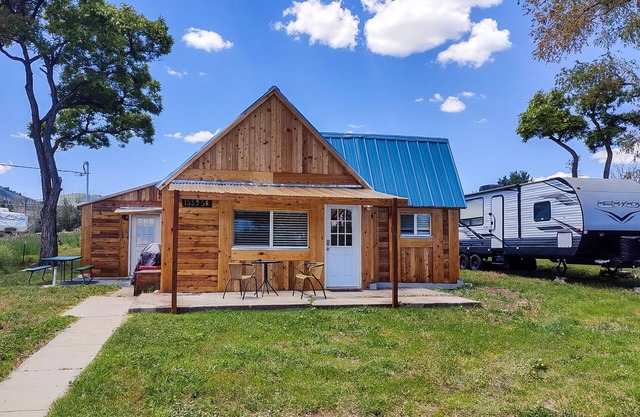 Bear Lake cottage for skiing, snowmobiling, off-roading w/WiFi, fireplace, patio