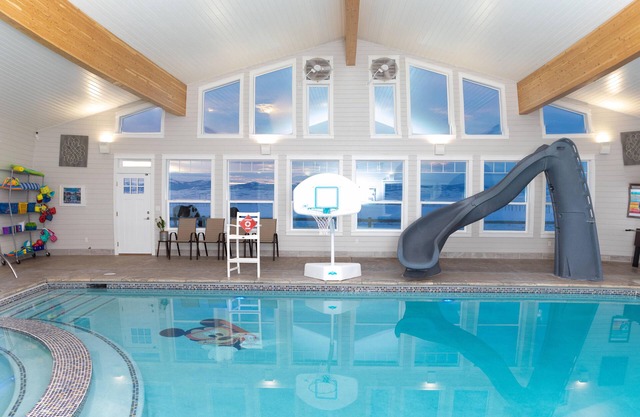 Bear Lake Gathering House - Grande piscine intérieure privée et SLIDE - peut accueillir jusqu'à 30!