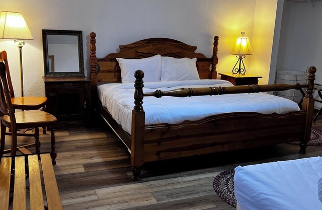 Newly Renovated Private Room with private entrance - 10 minutes from North Beach