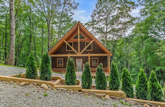 Bear Necessities - Pet Friendly 2 Bedroom on Beech
