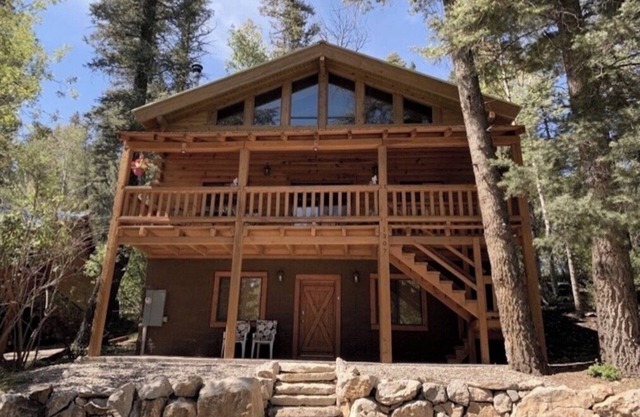 Bear Paw Cabin near Lincoln National Forest 2,400 sq. ft.