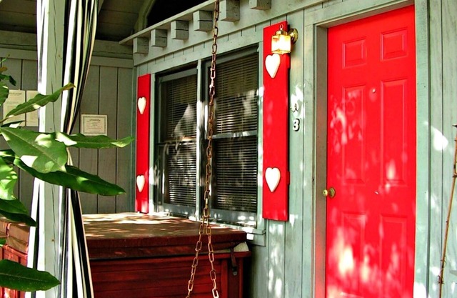 Bear Paw Cottage (# 3 King) Adorable; Jacuzzi; Animaux acceptés; 2Adultes / 2Enfants