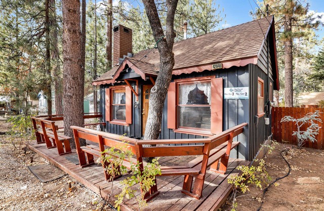 Bear Paw Cottage at Big Bear w/ Hot Tub