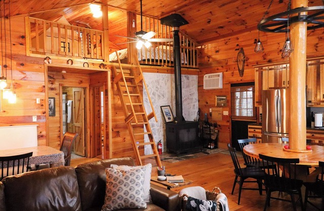 Bear Ridge Cabin - Remote Retreat