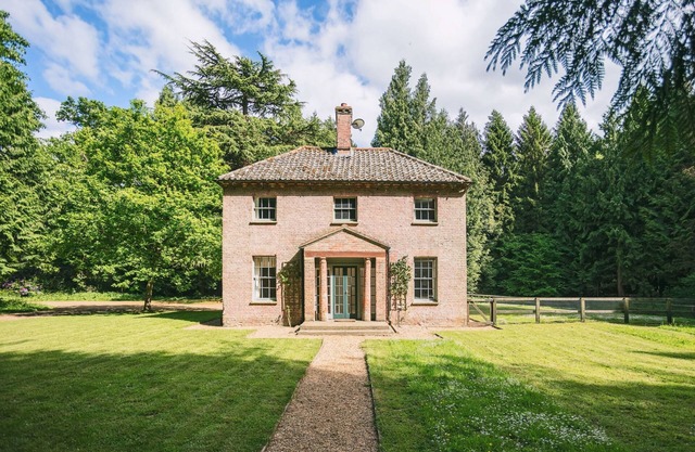 Bear's Cottage est une retraite retirée de quatre chambres à Wood Norton près de Holt.