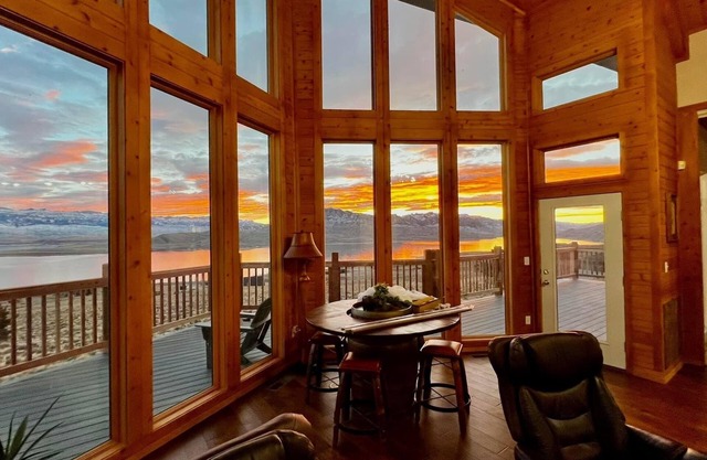 Bear's Den of Cody- mountain and lake views