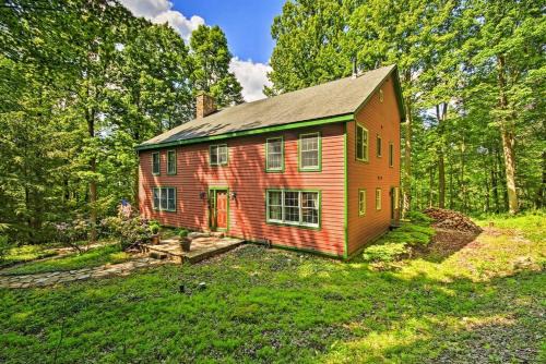 Bear's Eye View - Mountain Retreat w/Hot Tub!
