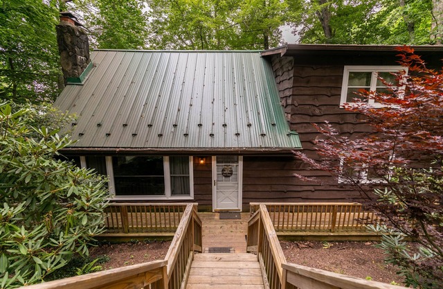 Bear Valley in Fleetwood Falls - Walk to the New River!
