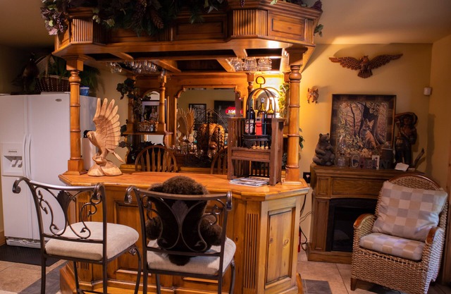'BEARADISE CHALET' UNIQUE Domaine de retraite isolé (QUI DEVRAIT QUE C'EST EN VILLE?)