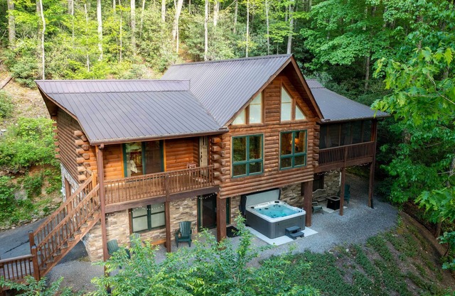 Power, Water & WiFi! Hot Tub + Fire-Pit, Grill, Golfing, Hiking & Fishing!