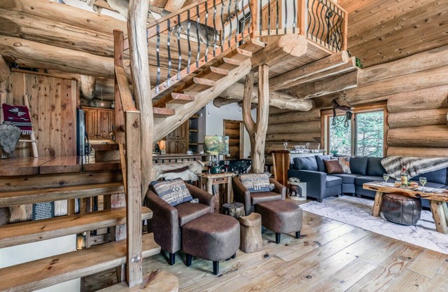 Bearfoot Lodge: Hot Tub,Pets,Near River&Trails