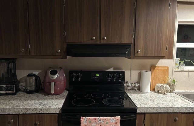 Bearing Helene 2-bedroom house with heat, power, well water,service. 🧸