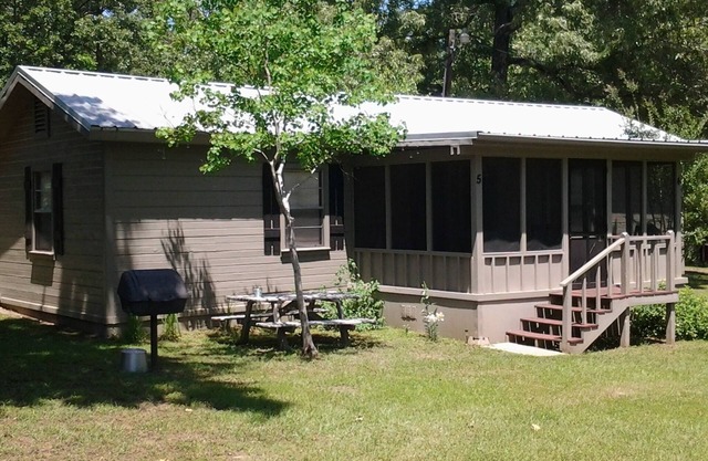 Cabane pittoresque sur le lac Sam Rayburn, TX - Cabine 5