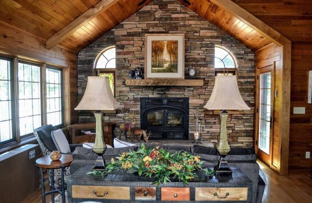 Luxury Rental on Private Peninsula with Over 3000 ft of Lake Frontage!