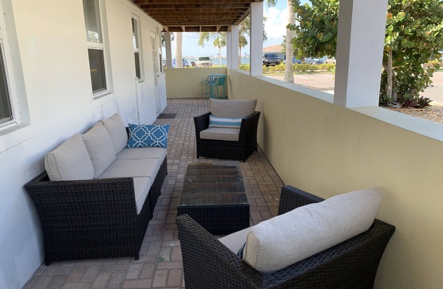 Beatiful Bay views 1 BR with large private patio area