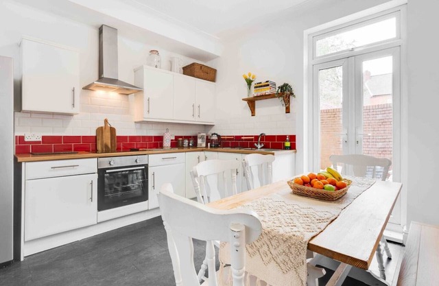 Spacious 4-Bed | Nearby Sefton Park | Sleeps 8
