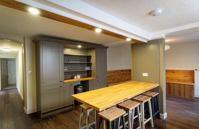 Beatrix Townhouse; games & bar for 6-8