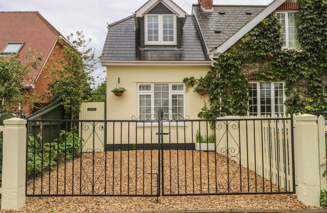 BEAU ANNEXE, les animaux de compagnie, avec un jardin à Ringwood, Ref 23229