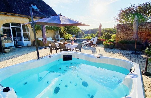 Belle maison de 3 chambres pour 5 avec Spa près de Sarlat la Canéda, Dordogne