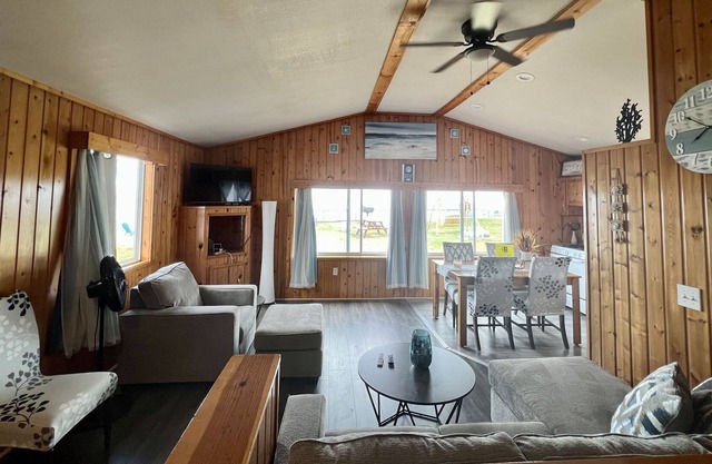 Beautiful lakefront Two Bedroom