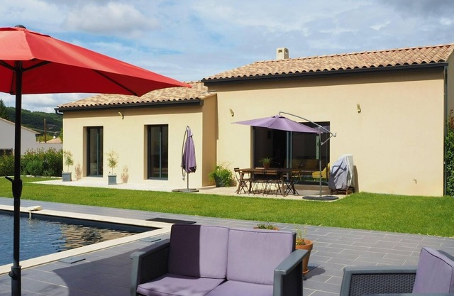 Jolie villa moderne avec piscine privée, Saint-Romain-en-Viennois