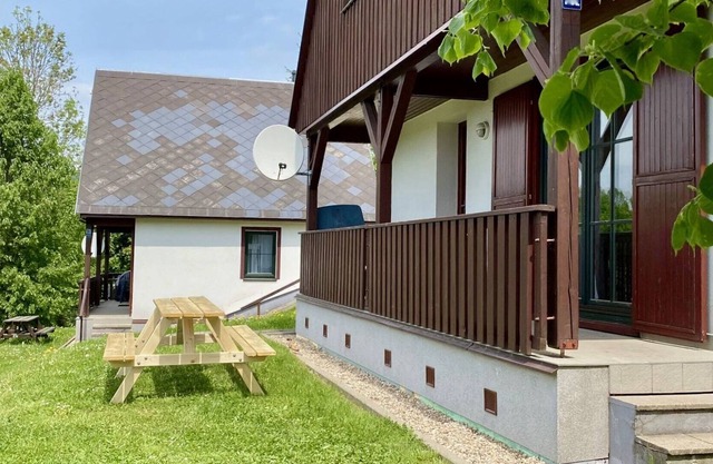 Belle maison de vacances privée pour 6 personnes avec piscine, WIFI, TV, animaux admis et parking