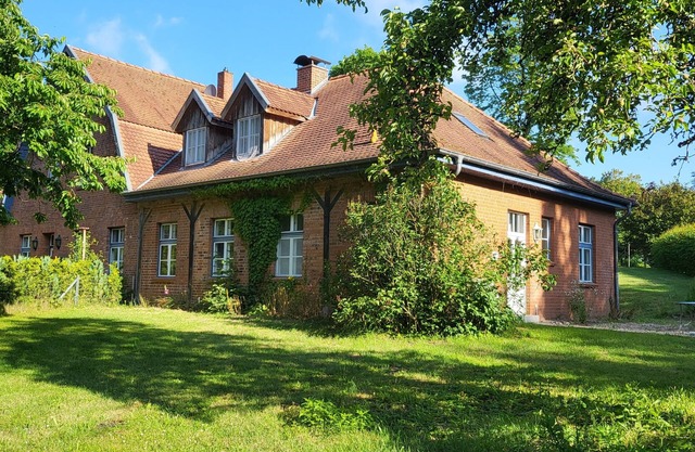 Sentez-vous simplement bien, belle maison de vacances entourée par la forêt et le grand jardin!