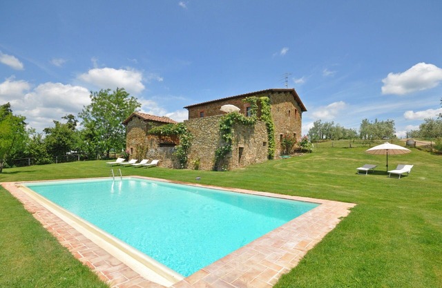 Bel appartement avec WIFI, piscine, terrasse, animaux admis et vue panoramique