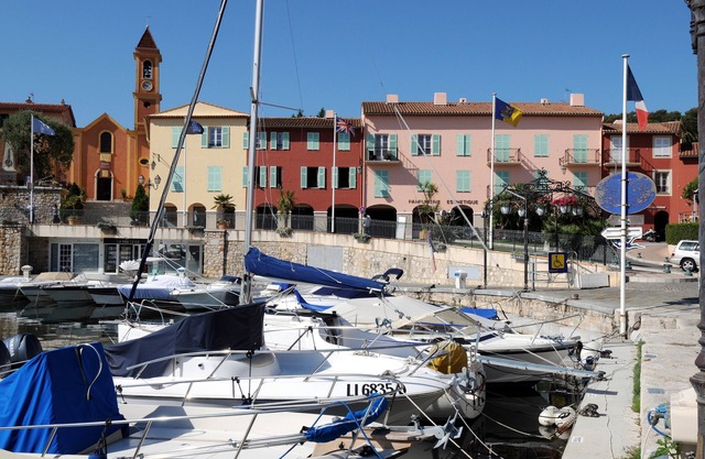 Bel appartement spacieux au centre du village, très calme et ensoleillé