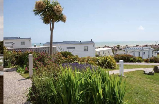 Beautiful 3-Bed Caravan on Holiday Park
