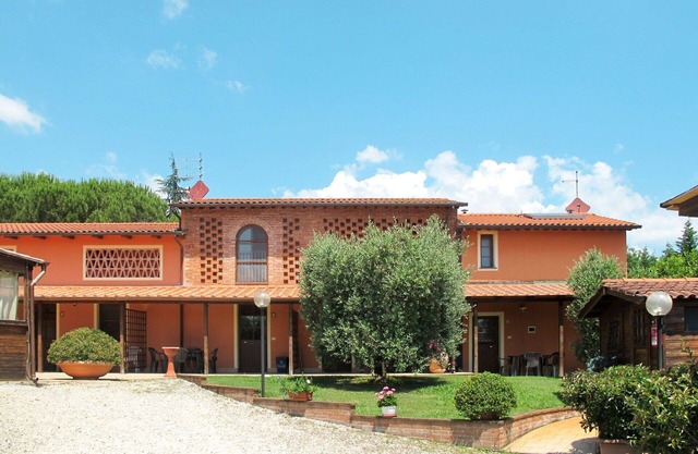 Confortable appartement pour 7 personnes avec WIFI, climatisation, piscine, TV, patio et parking