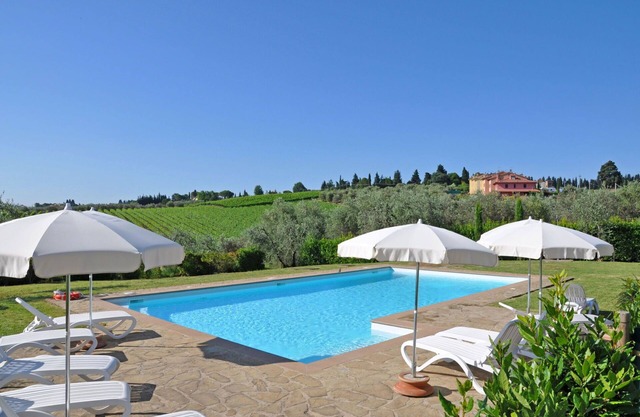 Bel appartement avec climatisation, WIFI, piscine, vue panoramique, près de Greve In Chianti