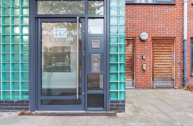Beautiful 1-Bedroom Apt with Balcony nr Shepherd's Bush