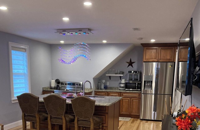 Beautiful 3rd FL apartment, queen and twin bed, central A/C,5min drive to beach.
