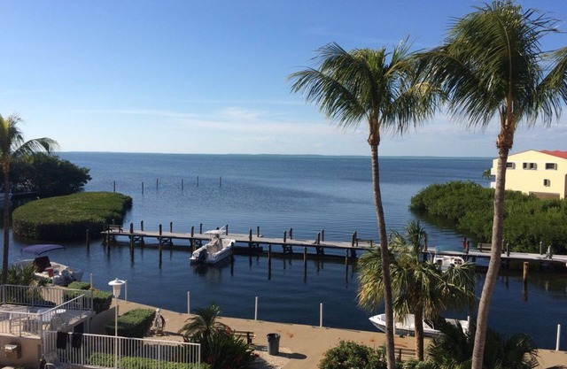 Bel appartement 1 chambre avec une vue directe phénoménale sur la baie 312