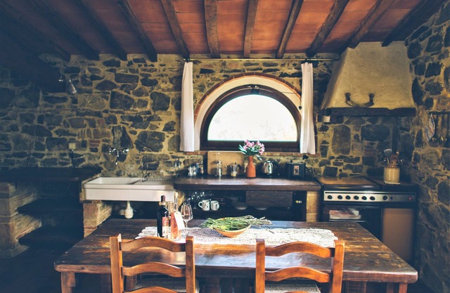 Belle maison de 1 chambre avec jardin et vue sur les oliviers, piscine