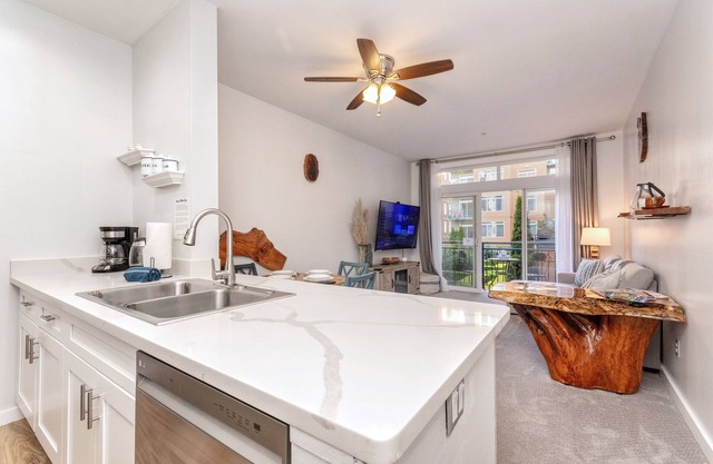 Beautiful 1 Bedroom in the Heart of Seattle!