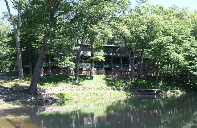 Beau camp de 109 acres avec Lodge pour 53 personnes, Idéal pour les grands groupes