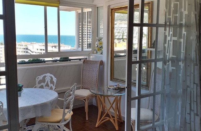 Bel appartement au 11ème étage avec vue panoramique à Fuengirola