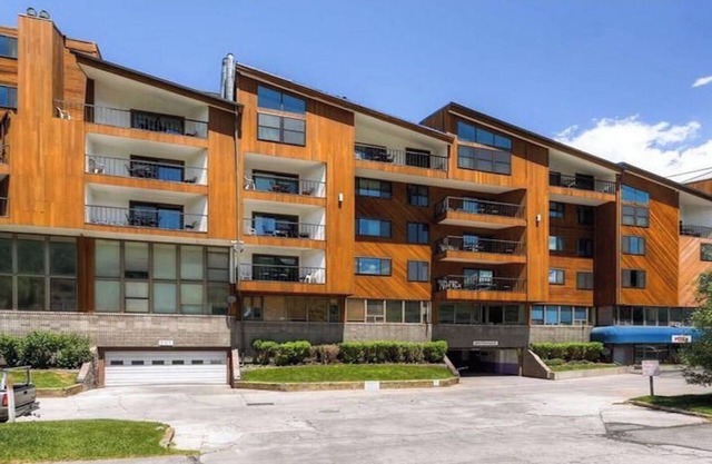Magnifique condo 1BR, 1BA Vail - Cuisine complète, foyer, balcon et bien plus encore!