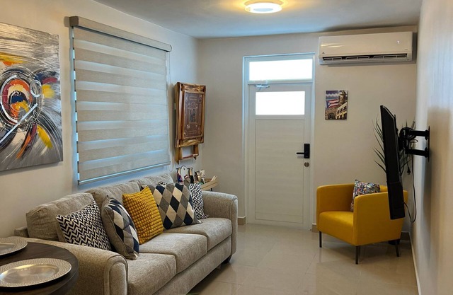 Beautiful 2/1 apartment with AC & WiFi in phenomenal Cataño