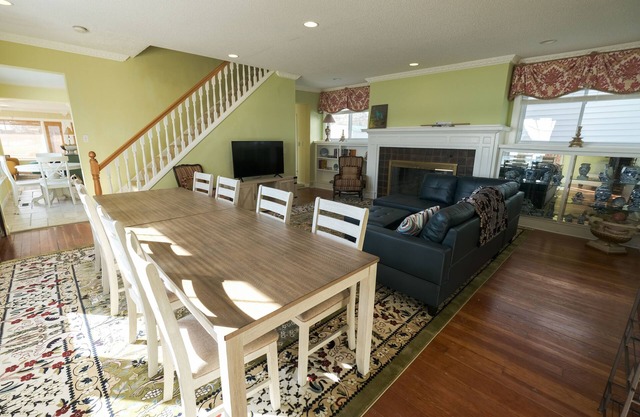 Beautiful 2 bed, 2 bath condo on St Clair River in Marysville, MI - U1