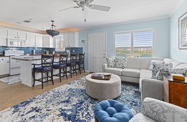 Beautiful 2 bed, 2 bath condo on Holiday Isle!!