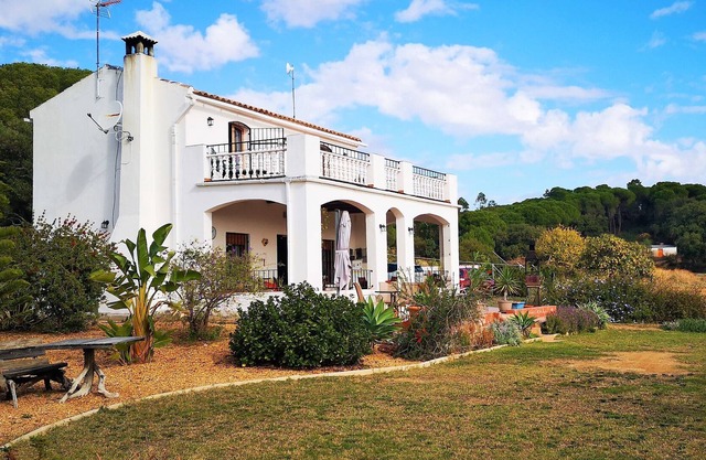 Beautiful 2-Bed Cottage in Villablanca