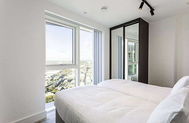 Beautiful 2 Bed Icon tower Flat 5