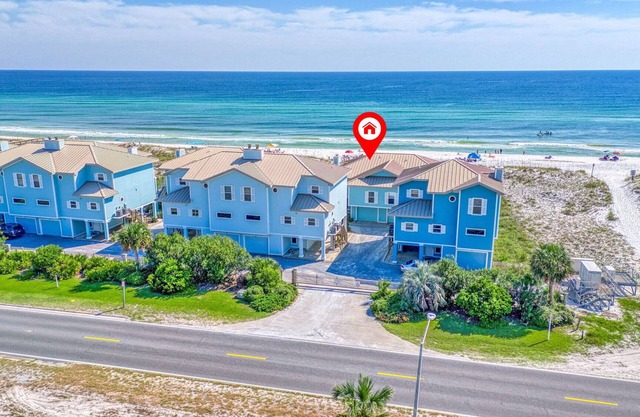 Beautiful, 2 Bed/2 Bath Pet Friendly Gulf Front Townhome at Portside Villas!