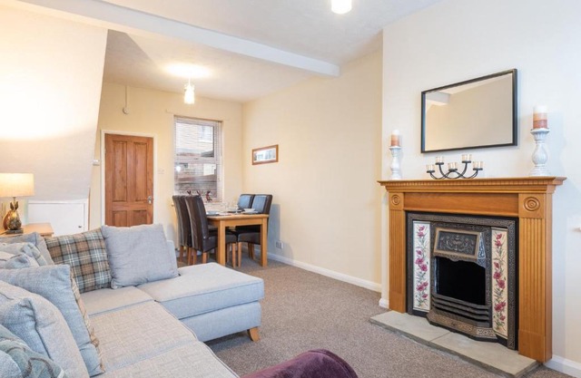 Beautiful 2 Bed with Free Parking - Pass the Keys
