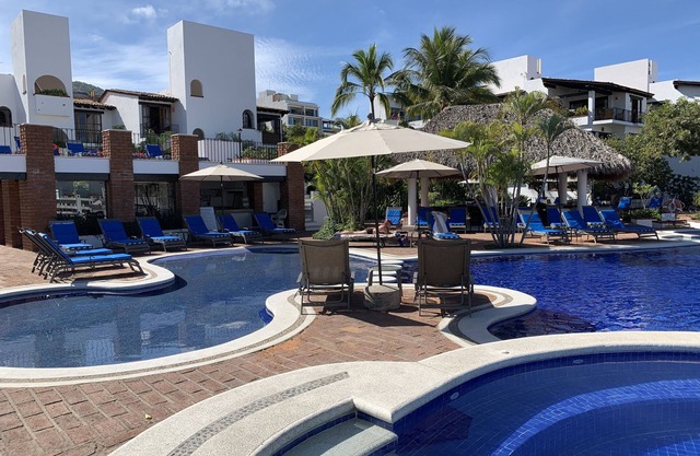 Voir Beautiful 2 Bedroom Penthouse Condo, Selva Romantica, Old Town, P. V.