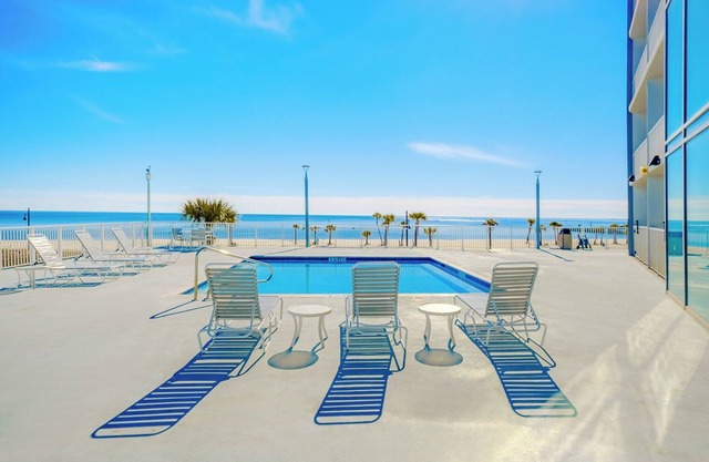 Beautiful 2 Bedroom / 2 Bathroom Penthouse Directly on the Beach SB-1002